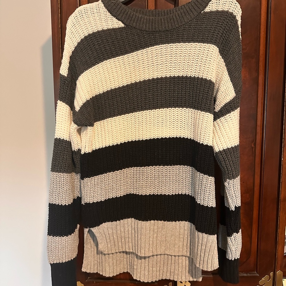 Time and Tru Black and Cream Crew Neck Sweater
